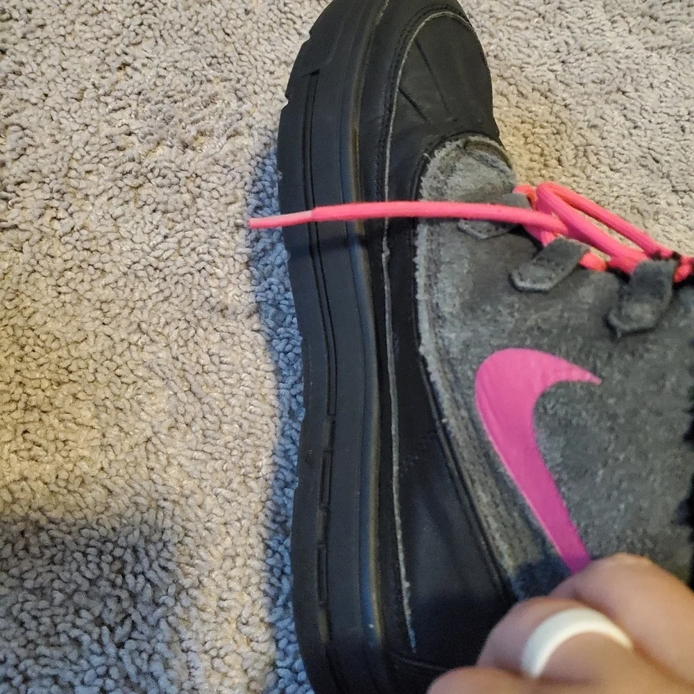 Kids Black and Pink Nike Sneaker Snow Boot Style Shoes Size 6.5Y
